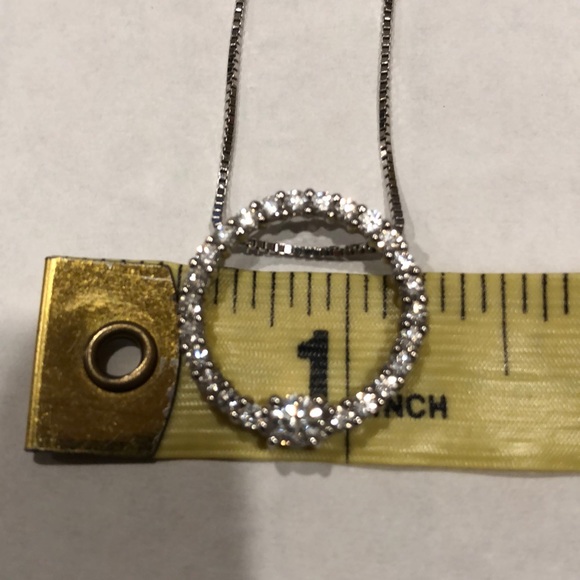 🎉HP🎉1 CT.Diamond Circle Pendant w/25 Brilliant R - Picture 2 of 5